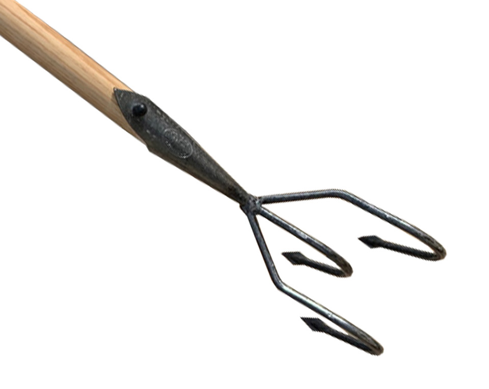 Long handled cultivator with 3 tines and 140cm handle